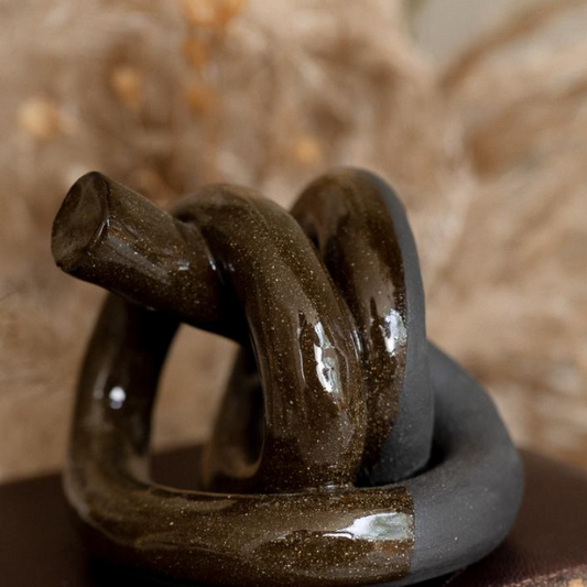 Brown Knot