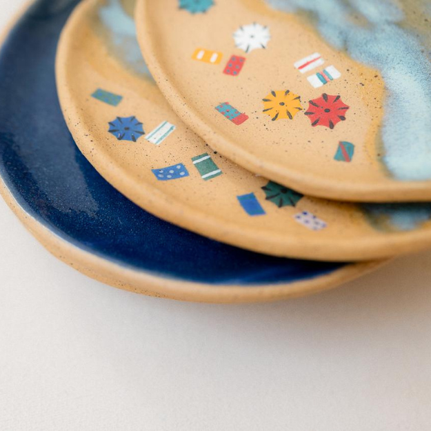 Set of beach plates
